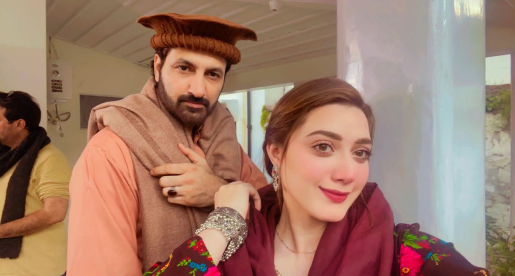 Momina Iqbal with Syed Jibran in Geo drama Dekh Tamasha e Roshni