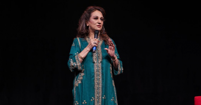 Malika-e-Tabbasum Bushra Ansari does theatre with grace
