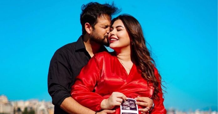 Social Media Influencer Warisha Khan & Azlan Shah are expecting their first baby